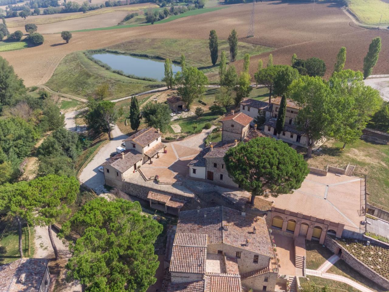 Gh Borgo Pulciano Agriturismo Montone  Exterior photo